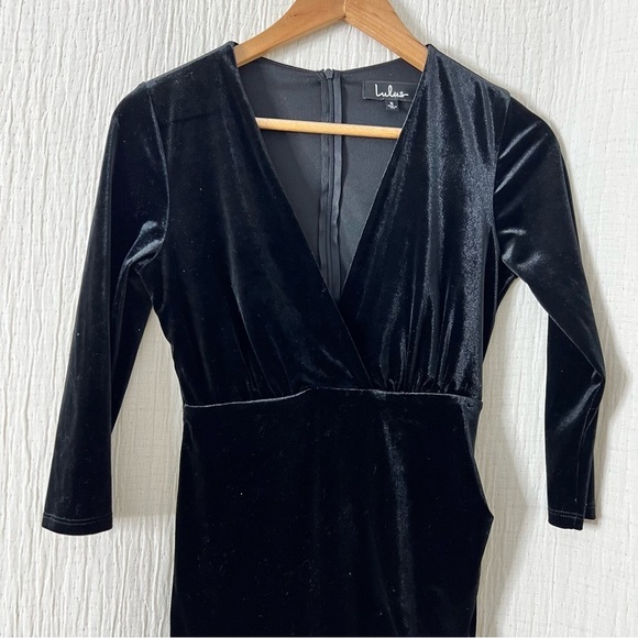 Lulu’s Women's Black Velvet V-Neck 3/4 Sleeve Knee Length Sheath Dress Size S - Picture 7 of 10